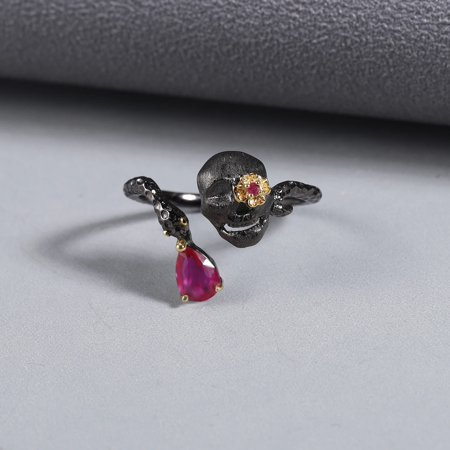 GEM'S BALLET 0.9Ct натуральный рубин драгоценный камень кольцо 925 пробы серебро ручной работы Регулируемый Череп Кольца для женщин хорошее ювелирное изделие
