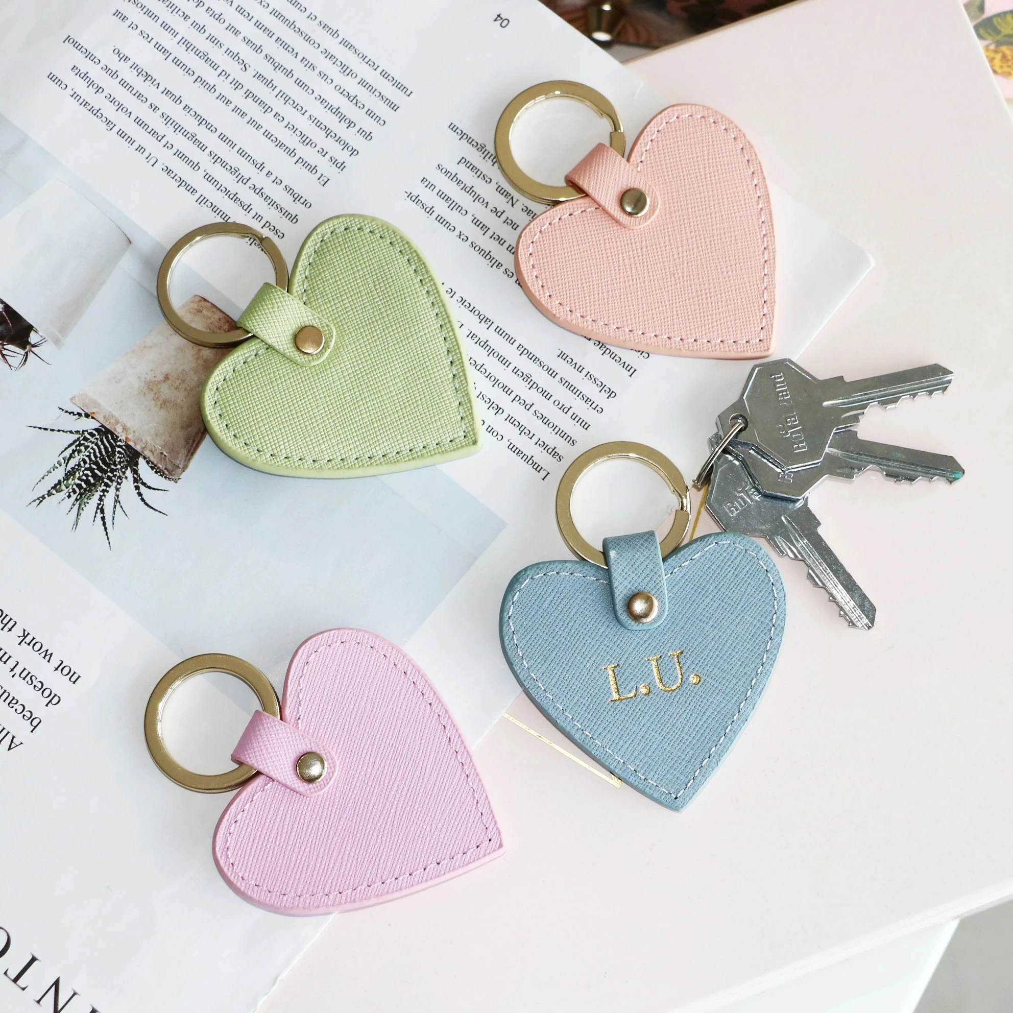 New fashion free custom initial letters genuine saffiano leather heart shape keychain women key holder female heart key ring