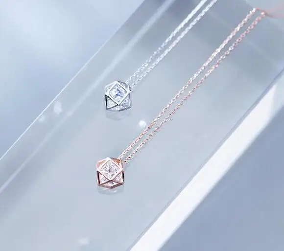 Ювелирное изделие из 100% серебра ювелирное в виде камня с геометрическим узором