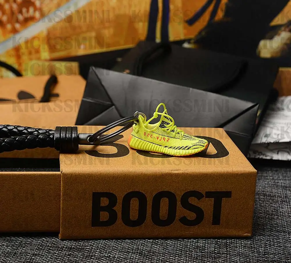 

dropshipping top quality 350 “YELLOW” sneaker keychains 1/6 SCALE 3D Mini Shoe Sneaker with box bag JORDAN keychain