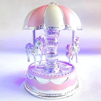 

Luxury Carousel Music Box 3 Horses Rotate LED Light Luminous Rotation Merry-Go-Round Music Boxes Wedding Birthday New Year Gift