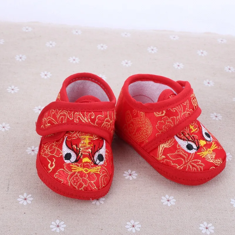 Осенне-зимняя детская обувь; Повседневная атласная обувь с вышивкой тигра; Нескользящая дышащая обувь на липучке для новорожденных; обувь для малышей