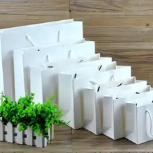 Изготовленный на заказ логотип маленький белый крафт-бумажный упаковочный мешок, розовый подарочный бумажный пакет для одежды с ручками, маленький черный бумажный пакет для покупок