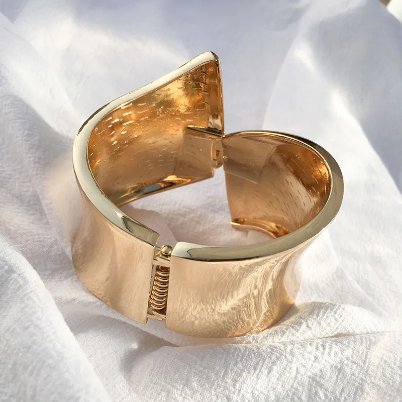 Womens Bangle Bracelets New Fashion Jewelry Symmetrical Gold Plated Luxury Wide Bracelet Accessories for Women bangle bracelet