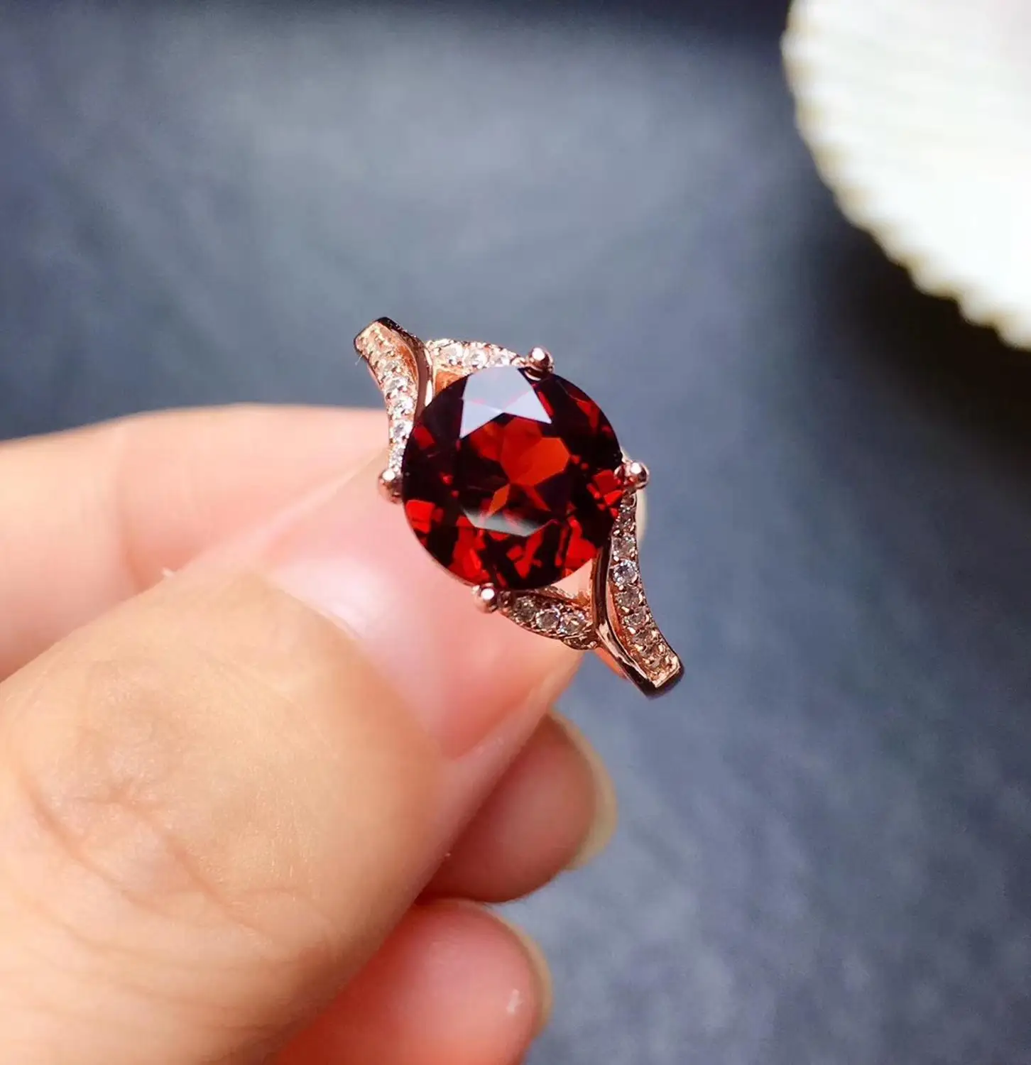 DIZY Solid 925 Sterling Silver Natural Round Red Garnet Ring for Women Wedding Engagement Fine Jewelry