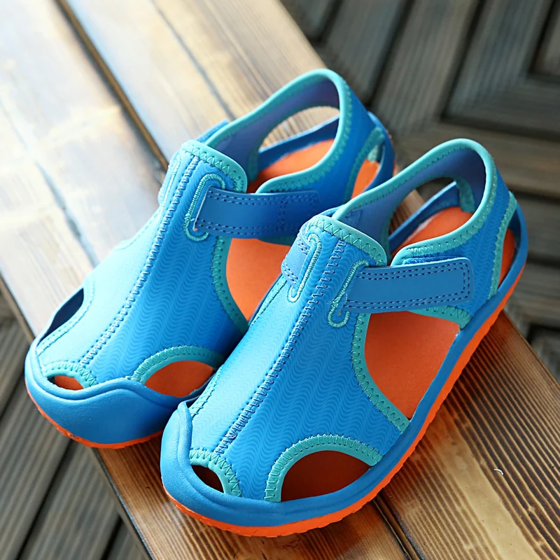 Light blue Новые летние детские сандалии для девочек и мальчиков женская обувь на плоской подошве сандалии с закрытым носком удобные пляжные сандалии для малышей - Цвет: Light blue