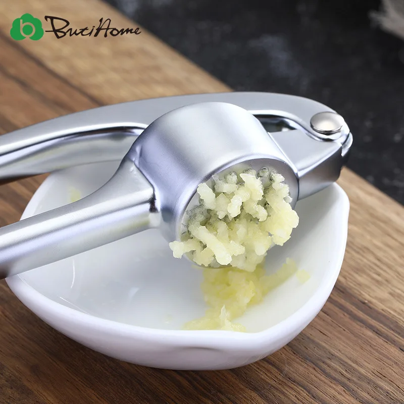 Пропустить через пресс. Чеснокодавилка икеа консис. Чеснок выдавить через чеснокодавку. Чеснок через пресс. Чеснок пропускают через пресс.