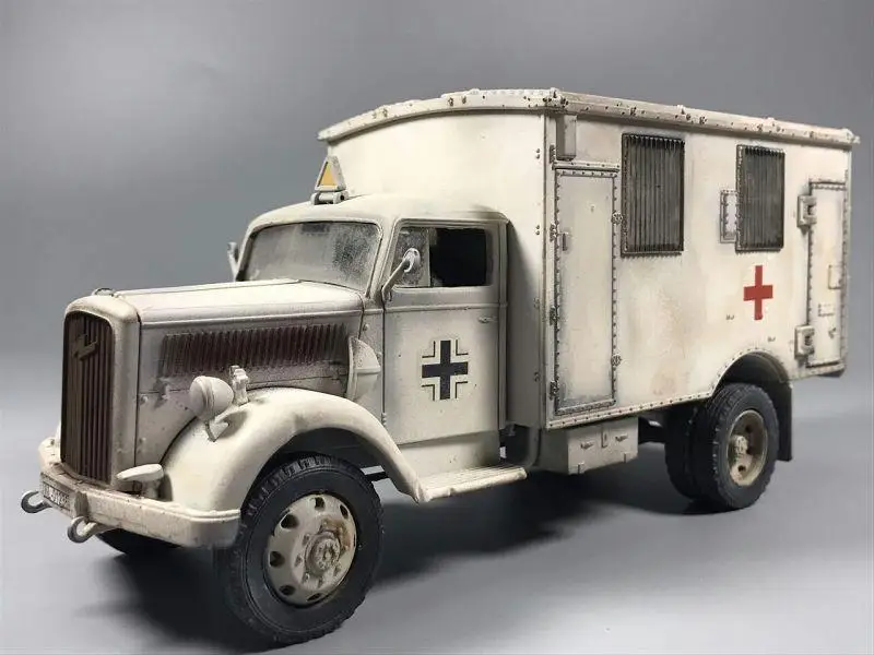 

GERMAN 4X4 AMBULANCE 1/32 DIECAST MODEL AMBULANCE FOV