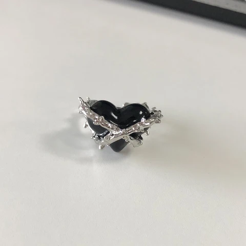 2021 New Design Punk Gothic Thorns Black Silver Color Heart Metal Opened Ring For Women Girls Party Jewelry