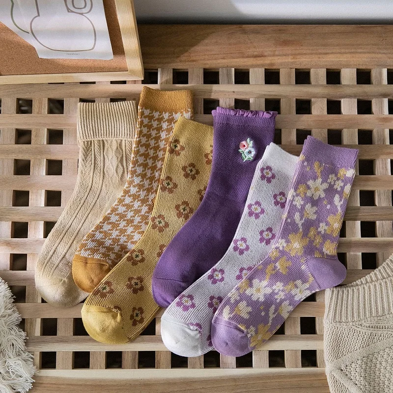 

Cotton Women Socks Cute Floral Plaid Striped Fashion Retro Casual Six Colors of Girls Socks Long Female Autumn Winter