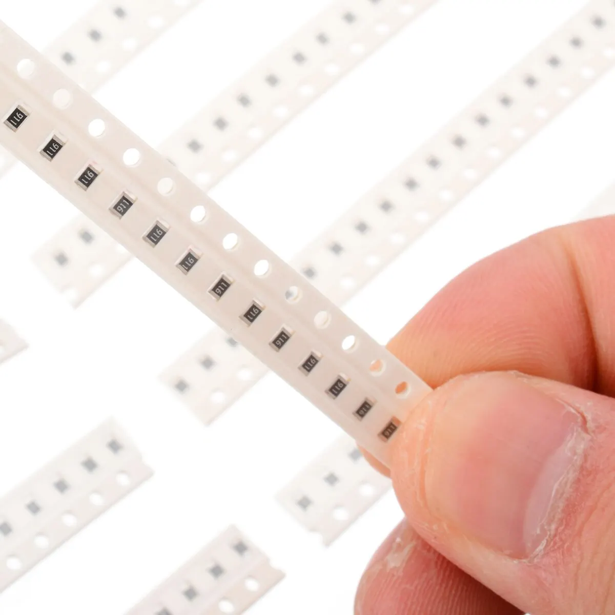 2000pcs New 80 Values SMD Resistor 0805 1% Precision 10R-910K SMD Resistors Assortment Kit Electrical Equipment