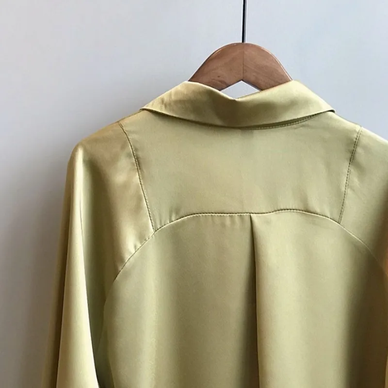 Большие Свободные корейские женские поддельные шелковые Атласные Рубашки Модные Винтажные с длинным рукавом, закрытые пуговицы, офисные женские шифоновые рубашки