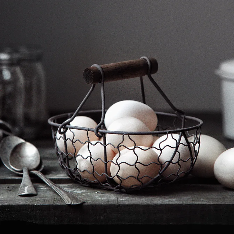 Comprar Cesta Retro de Metal con mango de madera portátil multifunción de verduras frutas huevo comestibles práctico organizador cesta de almacenamiento