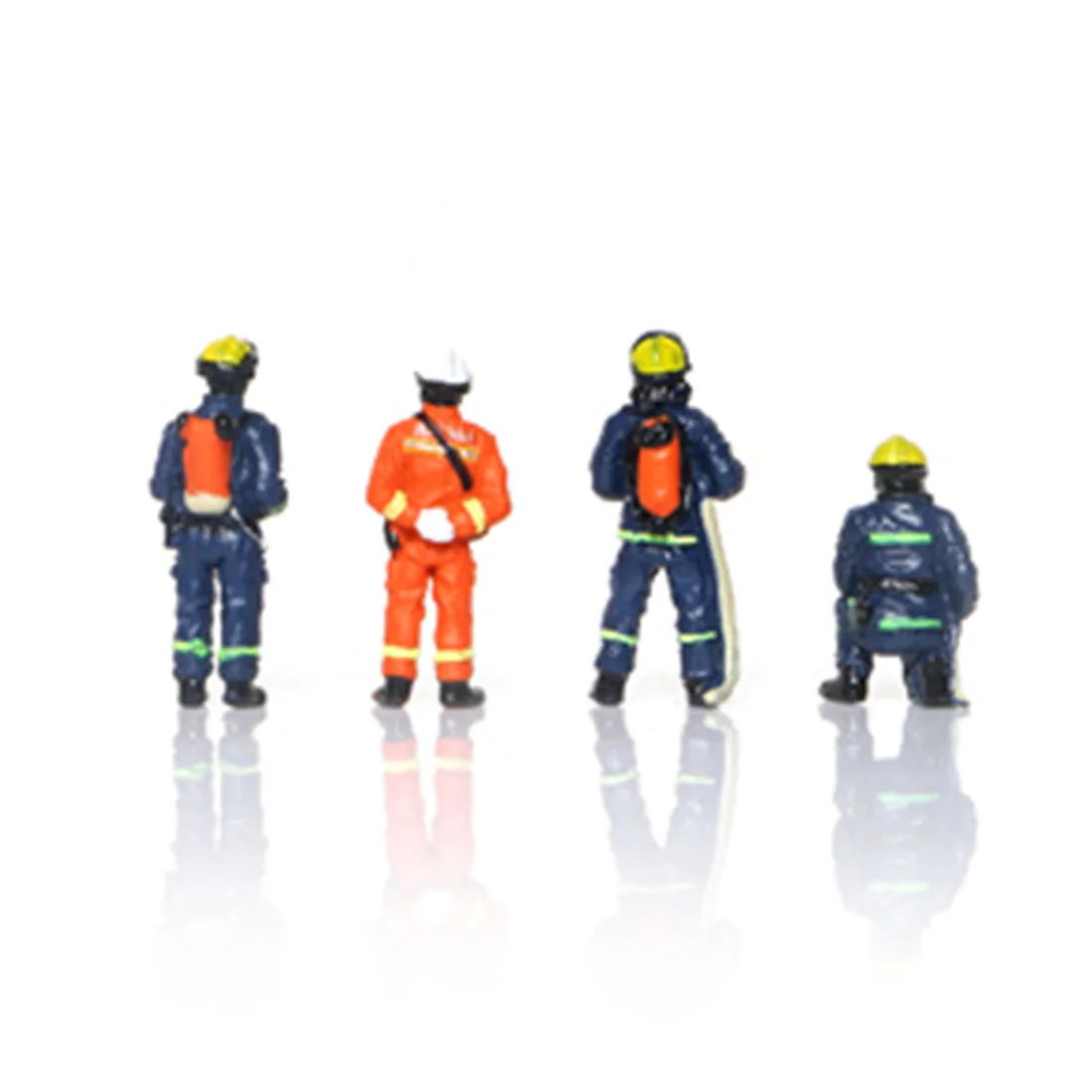 

4Pcs 1:64 Sand Table People Figures Toys Passers-by and Drivers Figures Model