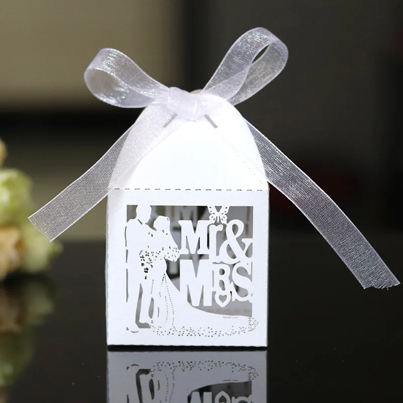 50pcs Laser Cut MR MRS Carriage Favor Gifts Candy Boxes with Ribbon Baby Shower Wedding Favors and Gifts Wedding Party Supplies