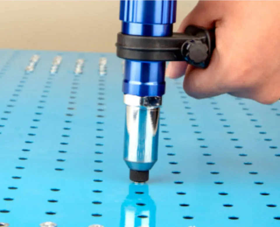 Переходник 8*6mm. Показания штангенциркуля 0. Деревянные колышки (вешки), сосна, 9. Сверло для сверления каленого металла. Пластик для 3d ручек «abs-20».