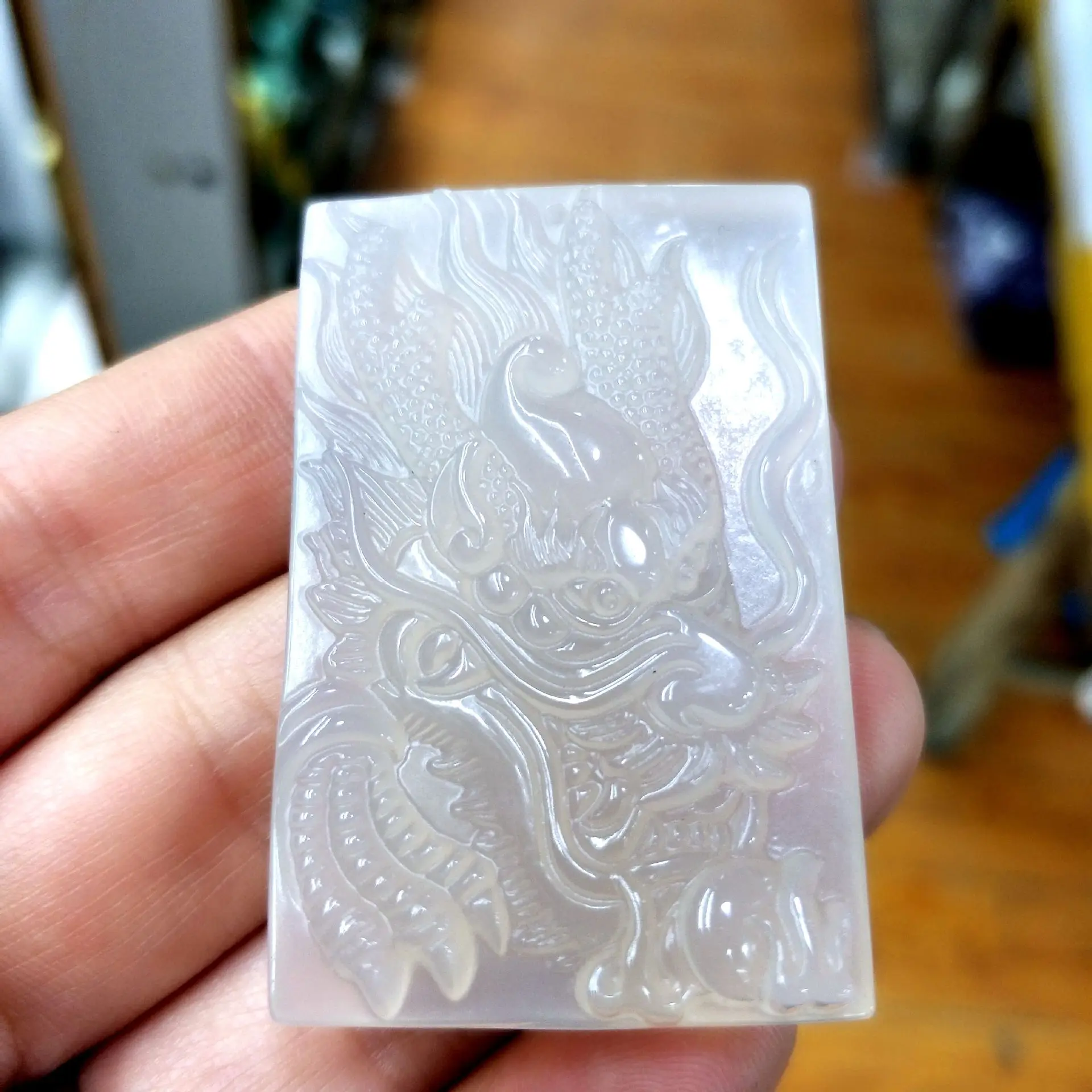 

Wholesale Natural Ice Chalcedony Dragon Head Pendant Men and Women Couples White Chalcedony Necklace Pendant Chinese Style Jewel