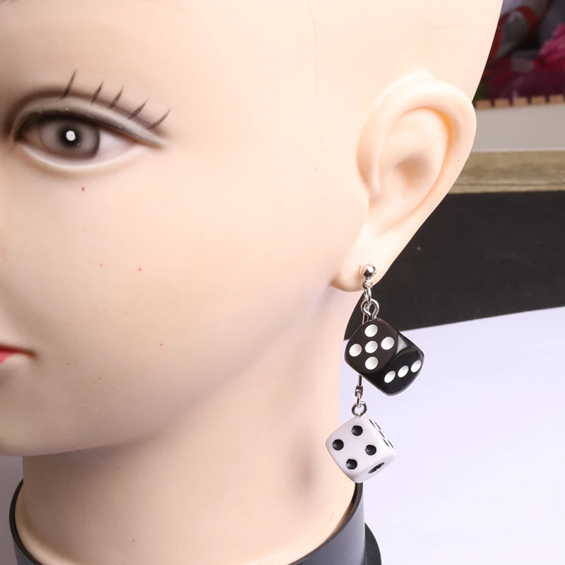 Boucles D'oreilles Casino Mignonnes En 3D - Design Blanc Et Fait Main à Berlin