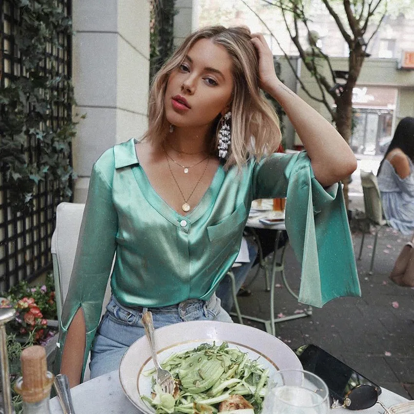 Блузка Женская атласная с длинным рукавом V-образным вырезом и карманами | одежда