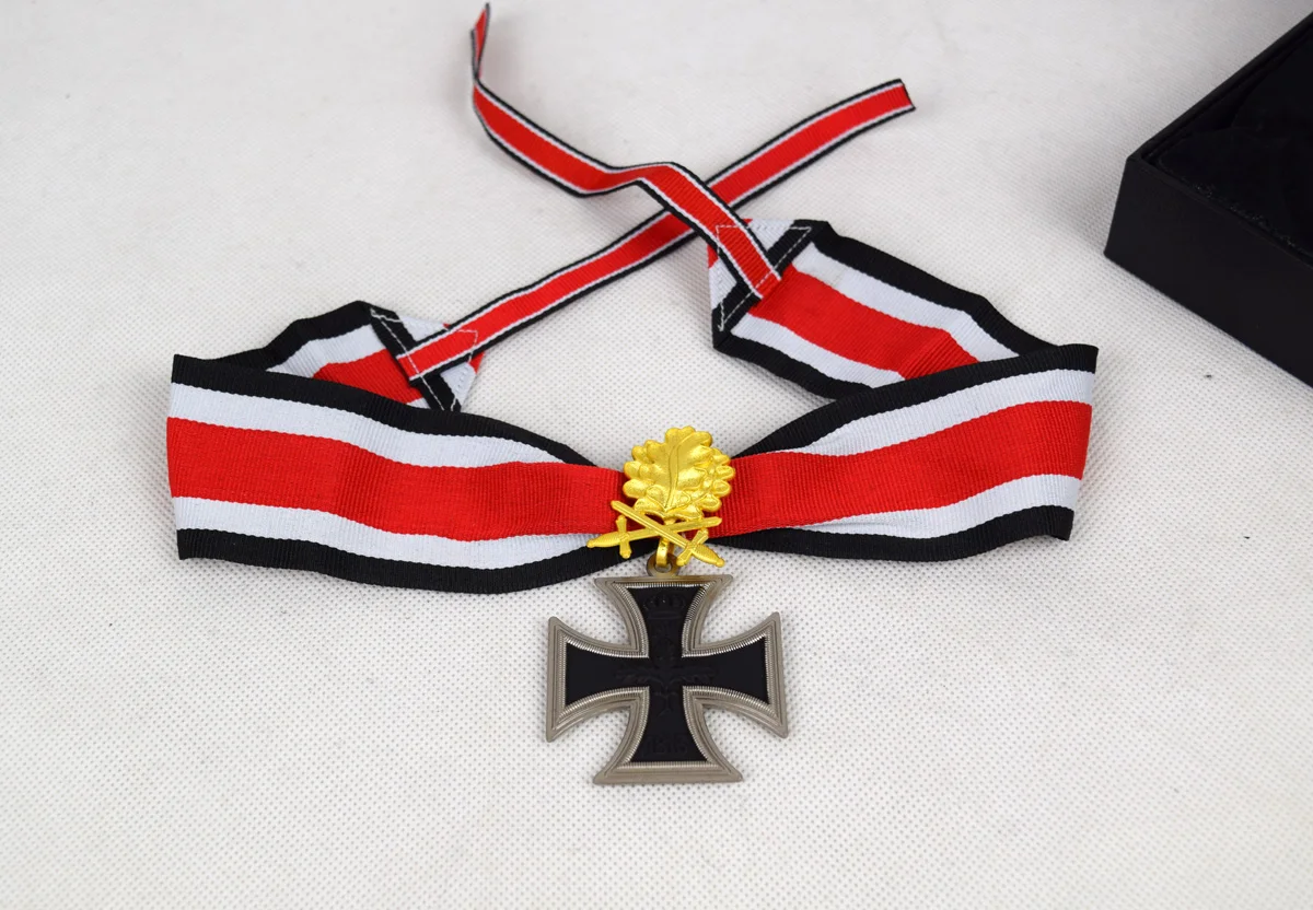 Reenactments German Iron Cross W OAK Leaf Gold Badge Medal Gold