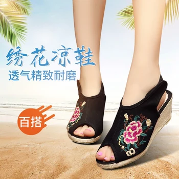 

2019 summer new old Beijing cloth shoes female wedges fashion sandals fish mouth national wind embroidered shoes