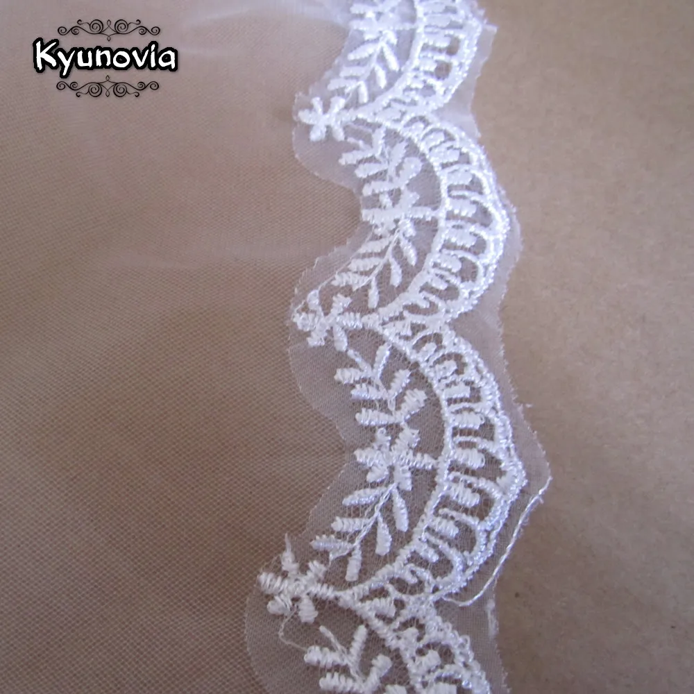 Kyunovia 2 слоя Фата красивые белые собор короткие свадебная фата с кружевным краем