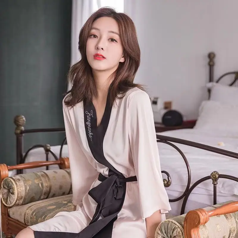 

2019 New Hot Sale Autumn and Winter Bride Robe Satin Robe Women Bridal Pajamas Wedding Bridesmaid Gift Bride Kimono Robes