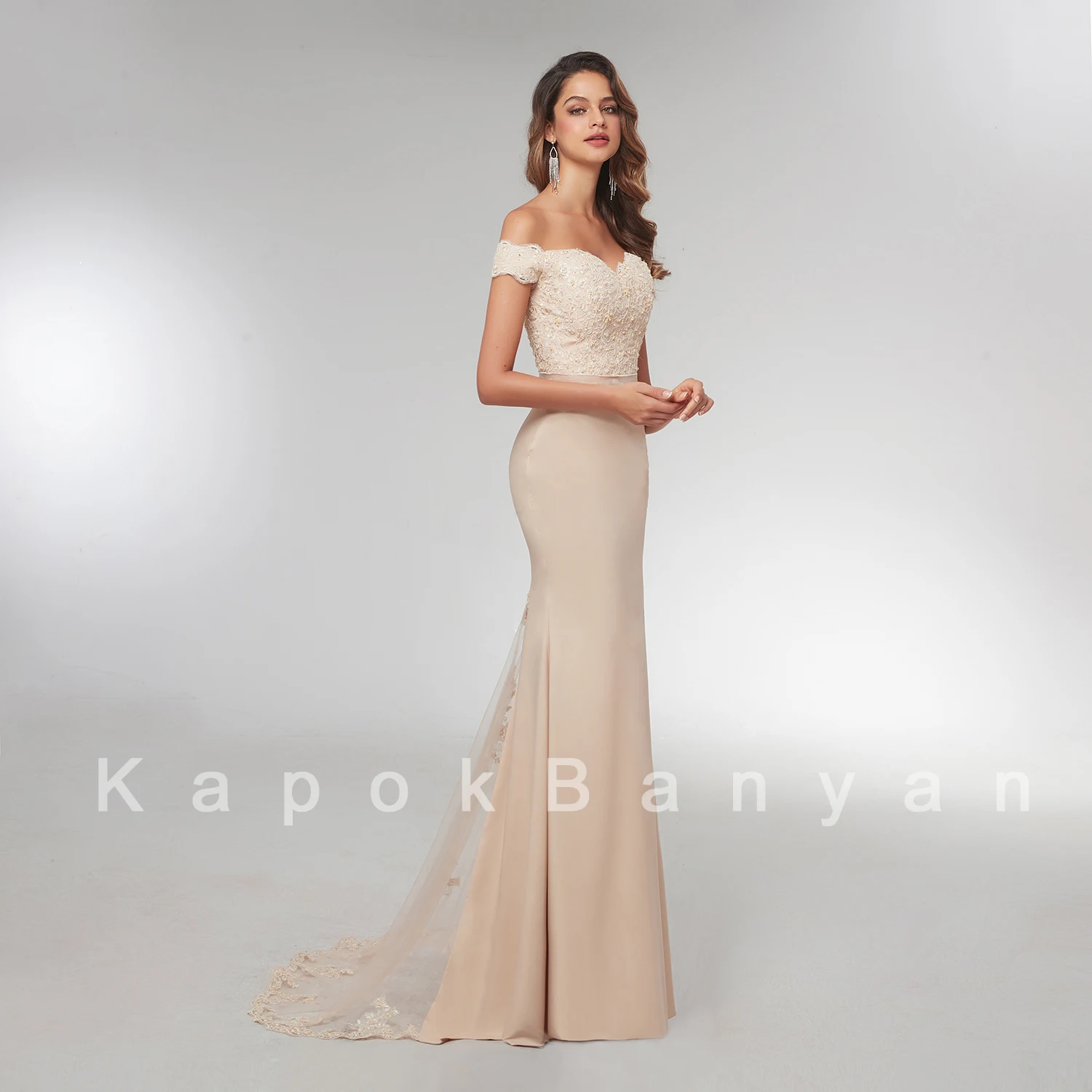 Champagne Off-the-shoulder Vintage Lace Appliques Beaded Mermaid Bridesmaid Dresses for Wedding Party