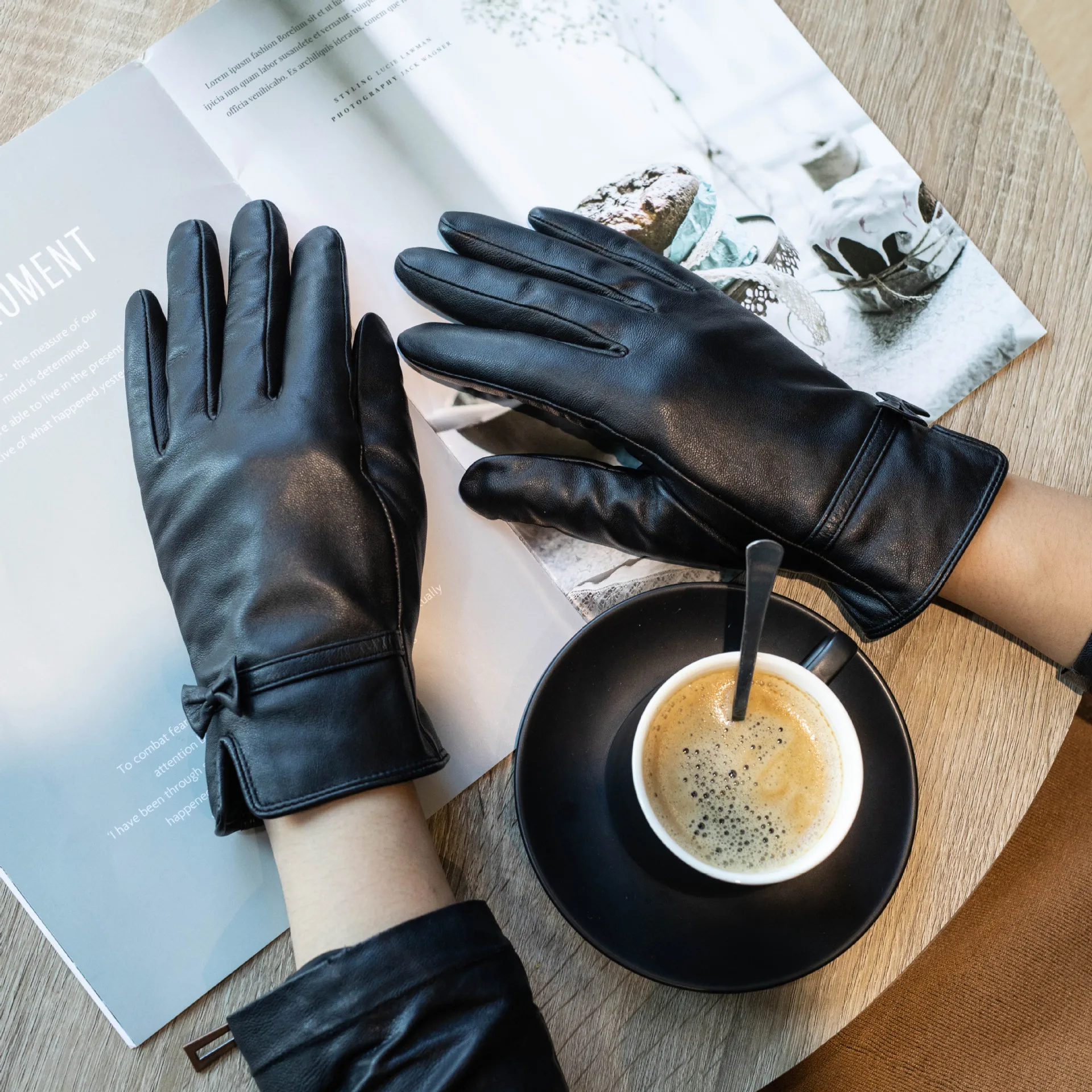 

Winter Sheepskin Gloves Female Touch Screen Plus Velvet Windproof and Warm Embroidered Gloves for Outdoor Cycling and Driving