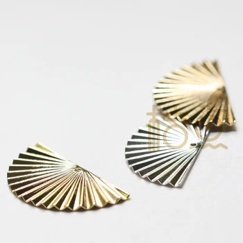 

Solid Brass Textured Fan Charm - 28x14mm (4488C)
