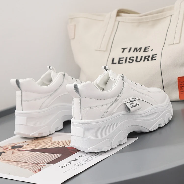 Модные кроссовки; Лидер продаж; женские кроссовки на платформе, визуально увеличивающие рост; повседневная обувь из вулканизированной кожи; женская обувь; Быстрое поступление