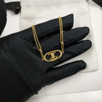 

European and American feeling triumphal arch double layer Necklace female light luxury clavicle chain advanced feeling Bracel