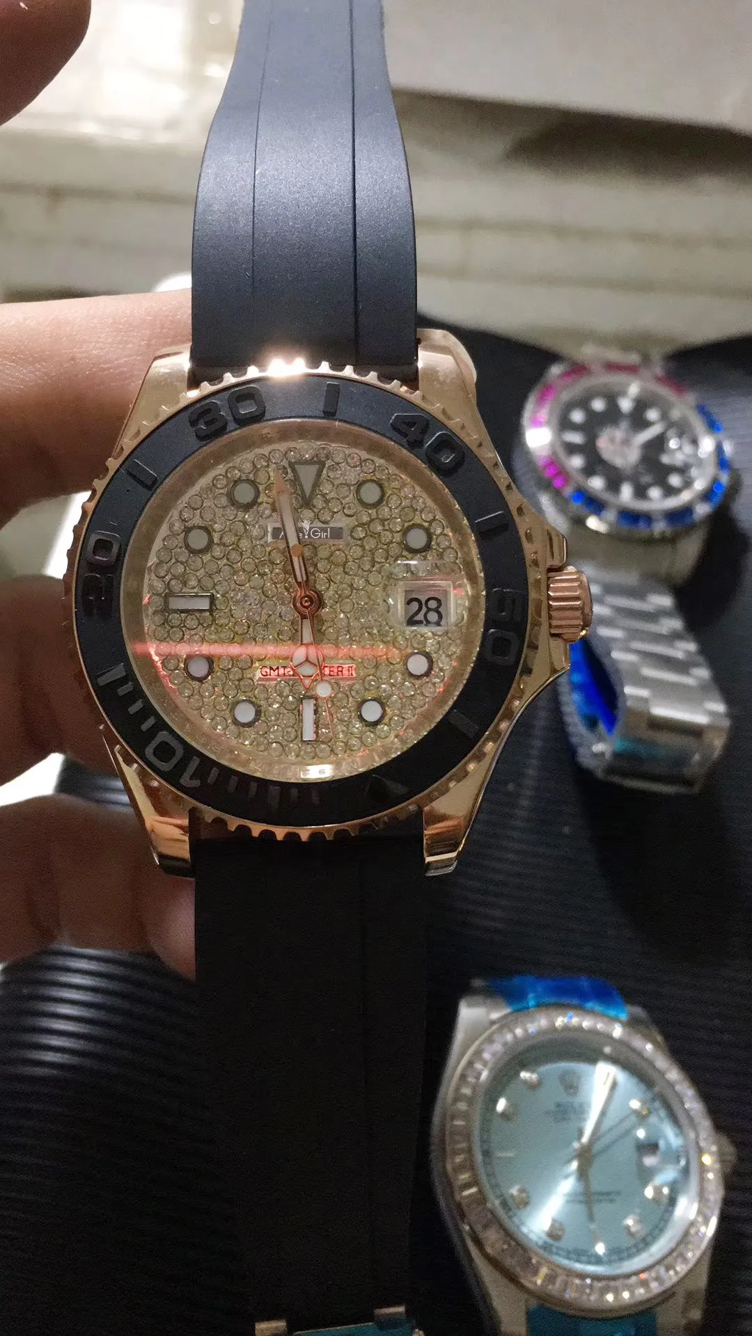 

Famous Brand New Rose Gold Ceramic Bezel Men Master Sapphire Automatic Mechanical Black Rubber Sport Watch 40MM GMT Diamond Dial