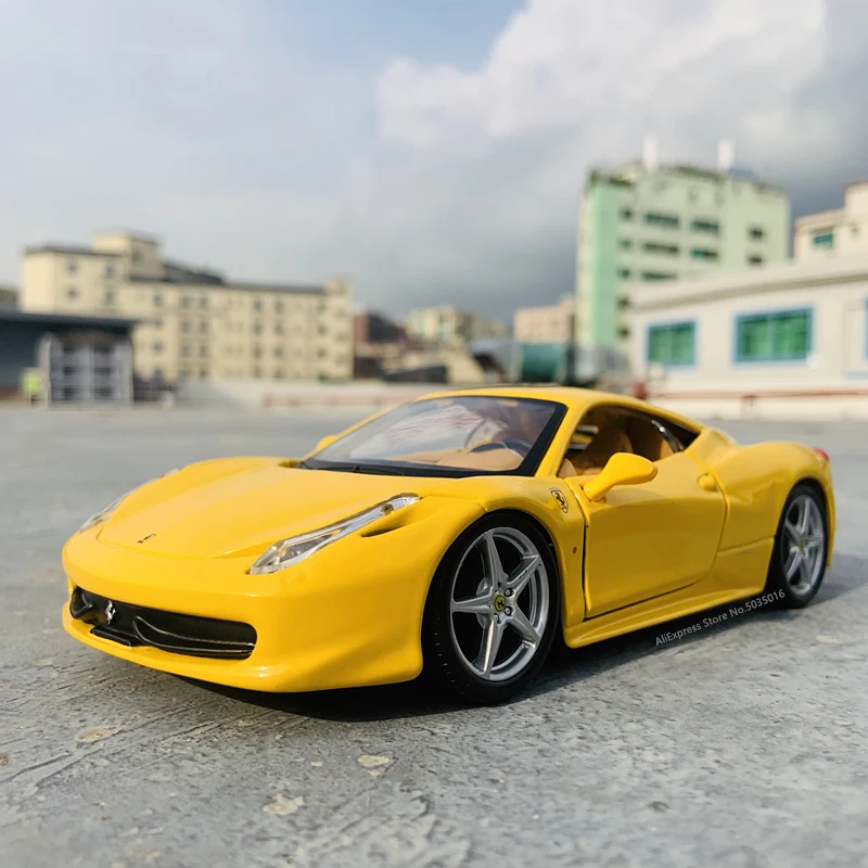 Модель автомобиля Bburago из сплава авторизованный производитель Ferrari 458 Italia 1:24