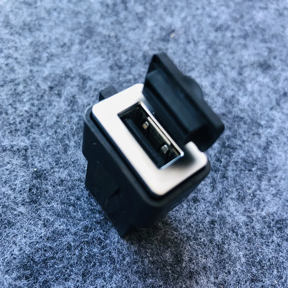 30775252 автомобиль USB интерфейс разъем для Volvo S80 S60 XC60 S40 C30 V60 C70 S40 V50 2007 2008 2009 2010 2011 2012 автомобильные аксессуары