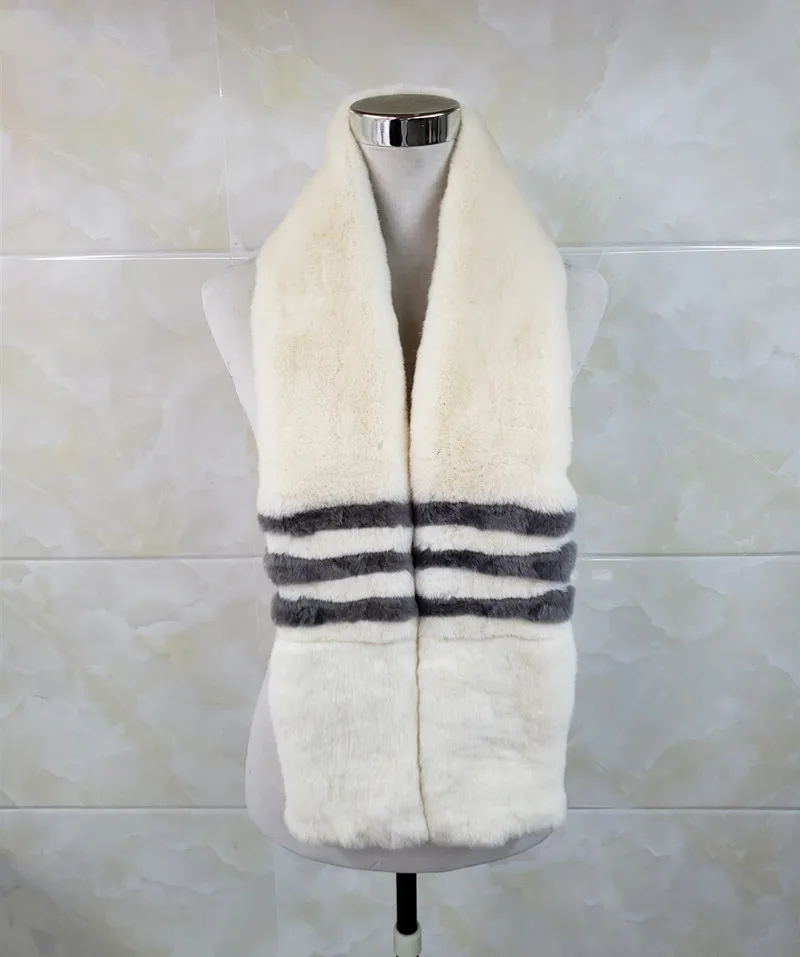 

Your lady's scarf, warm fashion, Rex rabbit fur, making it easy to wear in autumn and winter.