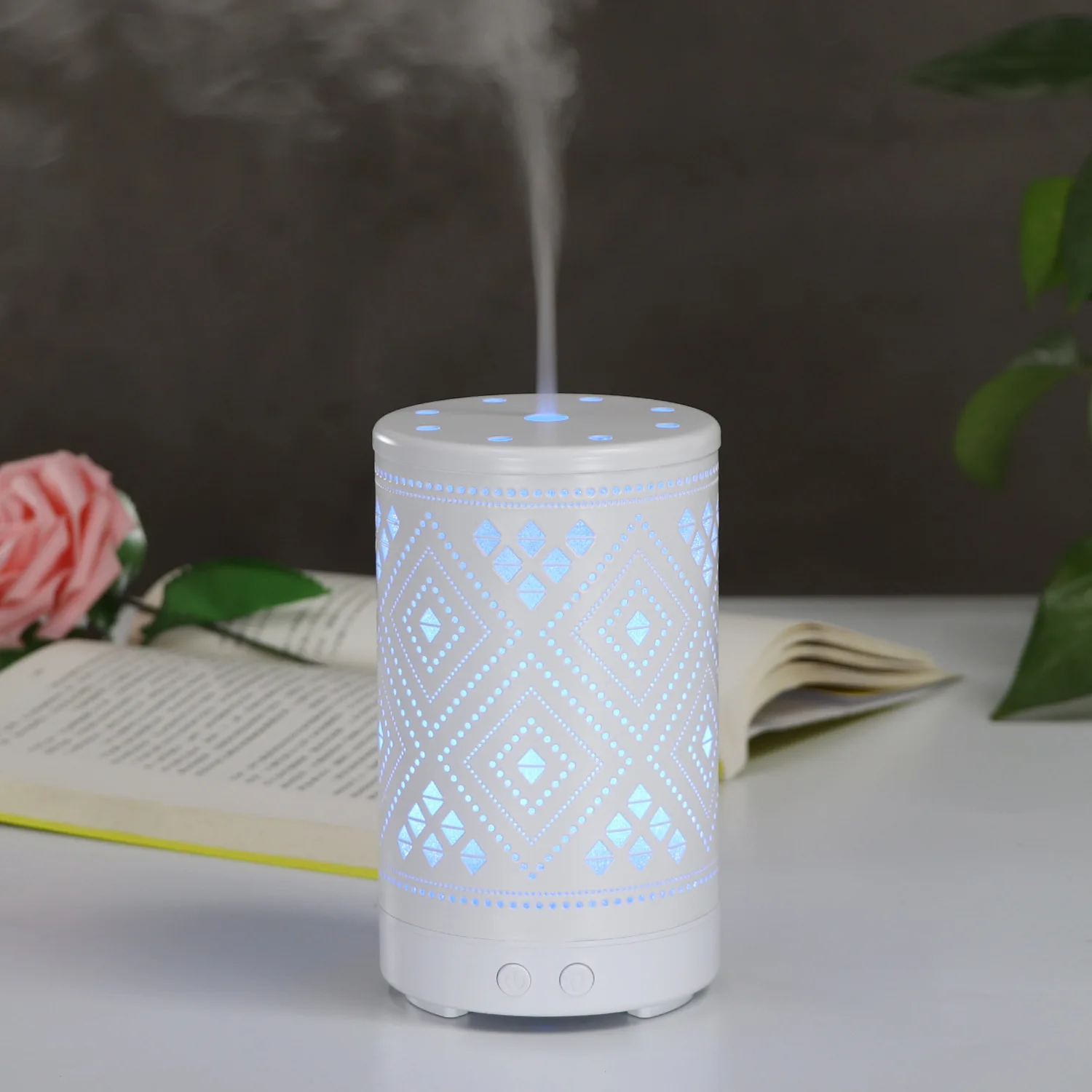 New Products Iron Art Ultrasonic Atomization Expansion Essential Oil Fragrance Lamp Household Hollow out Translucent Aromatherap