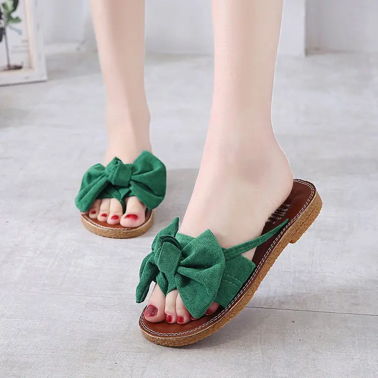 Women's shoes new women's summer fashion Joker flat-bottomed casual fashion slippers Korean women's sandals wholesale