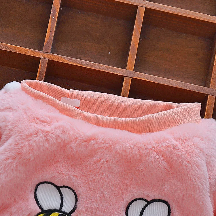 4590616487_1702989597