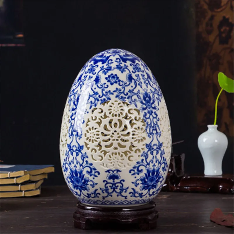 Китайский стиль Ming и Qing династии Классическая проколочная синяя и белая фарфоровая ваза Гостиная ТВ шкаф украшения X2430