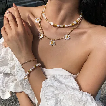

AOMU 2020 Bohemia Vintage Trendy Irregular Natural Pearl Beaded Pendant Geometric Smiley Necklace for Women Vacation Jewelry
