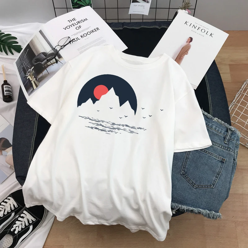 Повседневная футболка с короткими рукавами маленькая свободная летняя в стиле