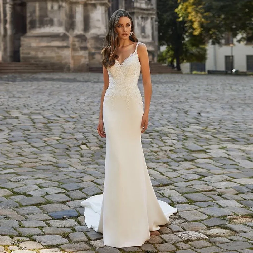 Spaghetti Straps Mermaid Wedding Dresses 2021 V-Neck Lace Appliques Elegant Ivory Bridal Gown Custom Made Sleeveless Sweep Train