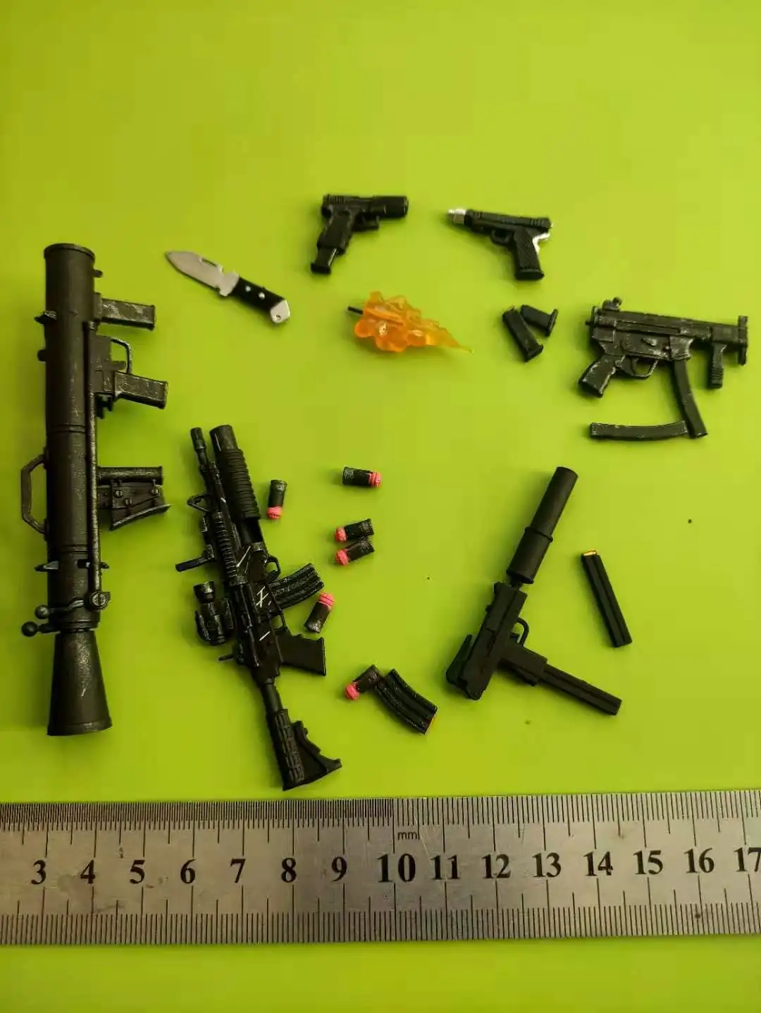 Фигурка солдатика оружие пистолет MP5 uzi M4 Style B в масштабе 1/12 для 6 дюймов DAM 3ATOYS Marvel