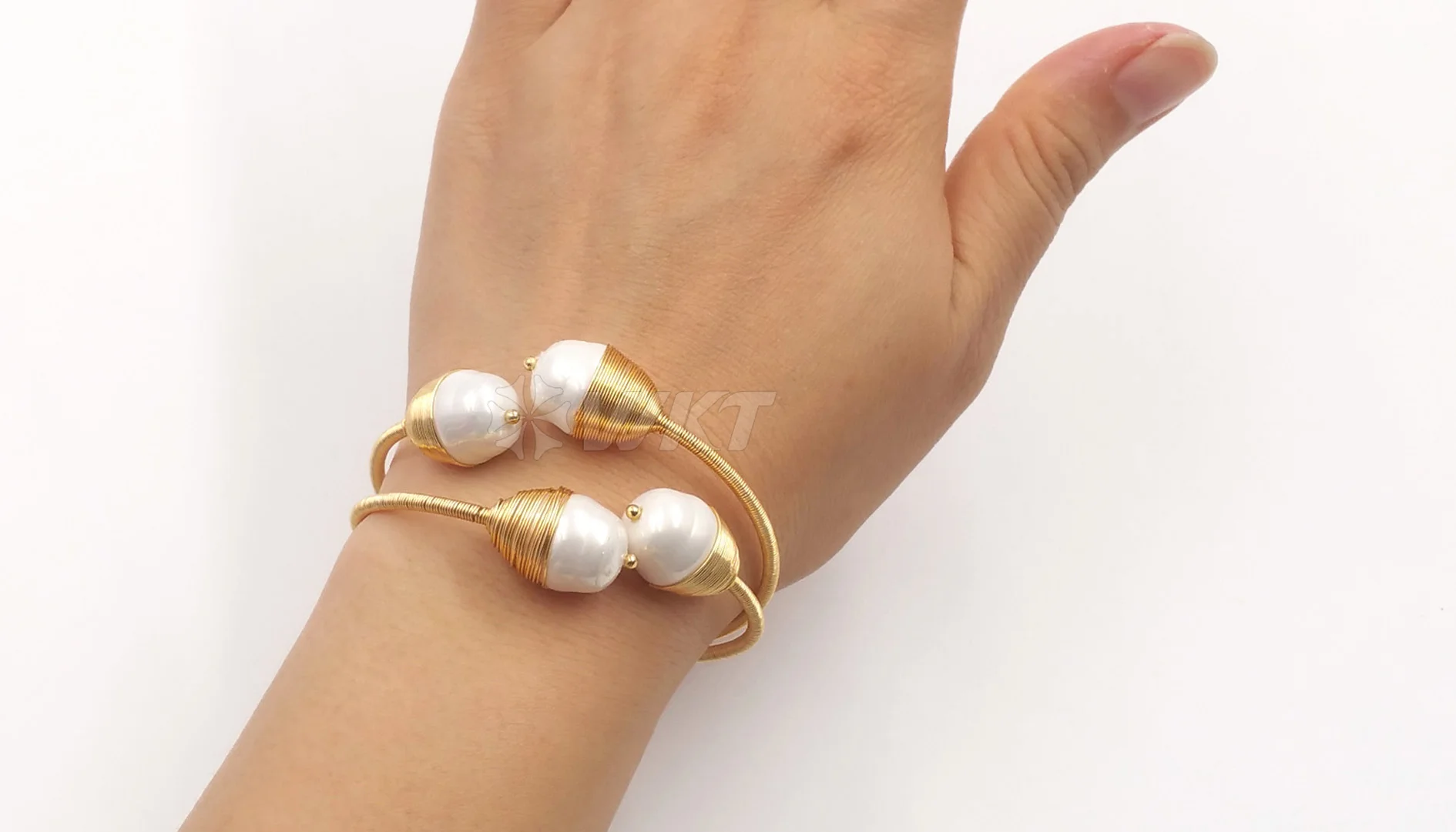 WT-B509 Shell Bangle Wire Wrapped Shell Bangle Round Shell Gold Electroplated Bracelet Charm Women Vintage Bracelet Jewelry