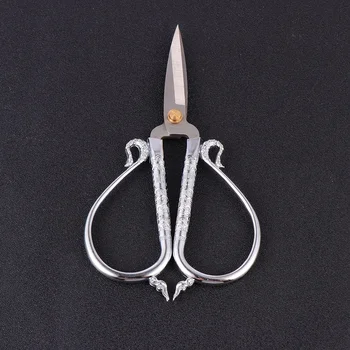 

1Pc Auspicious Clouds Pattern Scissors Wedding Shears Vintage Style Scissors for Embroidery Gift Paper (Silver)