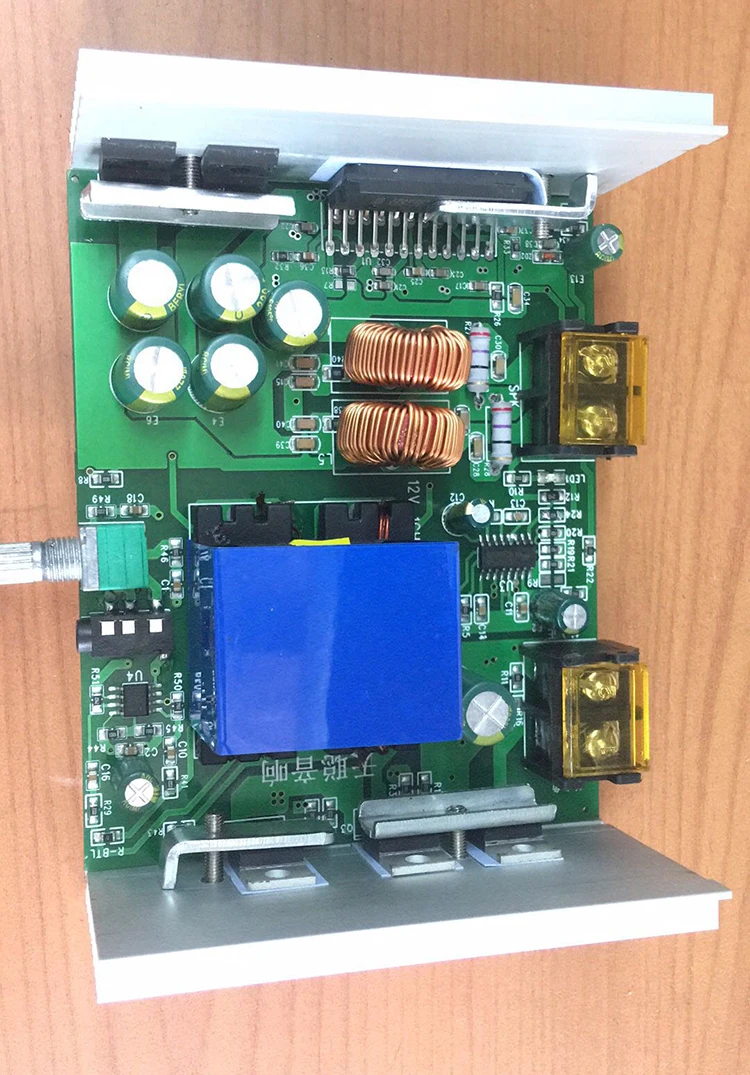 12V автомобиль 420W цифровой Мощность Плата усилителя с Boost, и он имеет высокую эффективность, Hi-Fi, отличающаяся хорошей устойчивостью красный кольцо Высокое качество