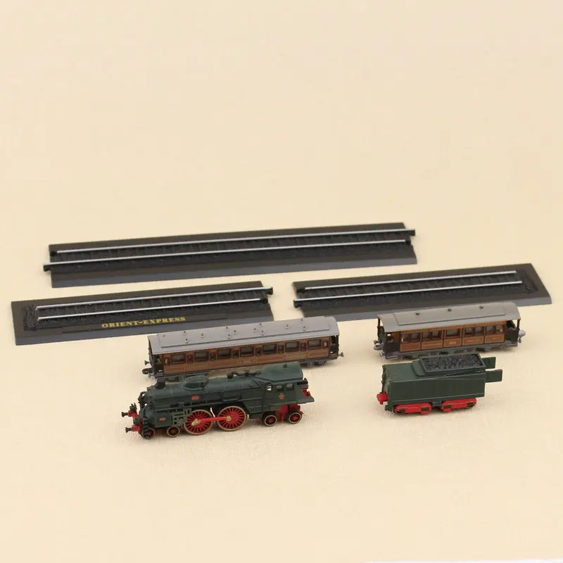 old fashioned train set