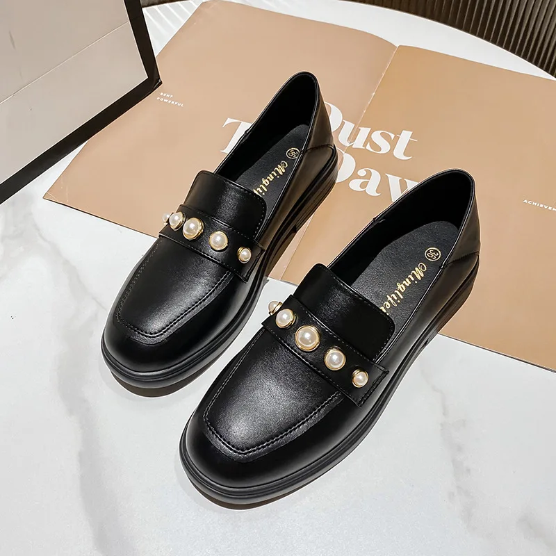2021 Spring and Autumn low Heel shoes women's fashion design black pearl true leather loafers large size 41-43 free shipping