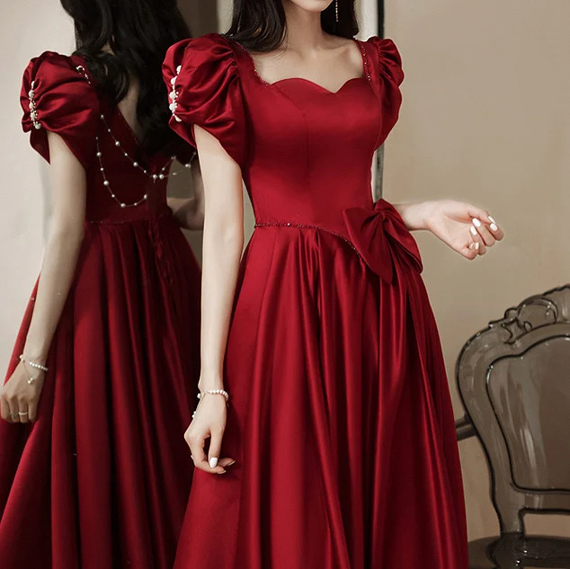 

Elegant Satin Burgundy Celebrity Dresses Sweetheart Puff Sleeve A-Line Bow Sexy Backless Pearl Bride Cocktail Homecoming Gowns